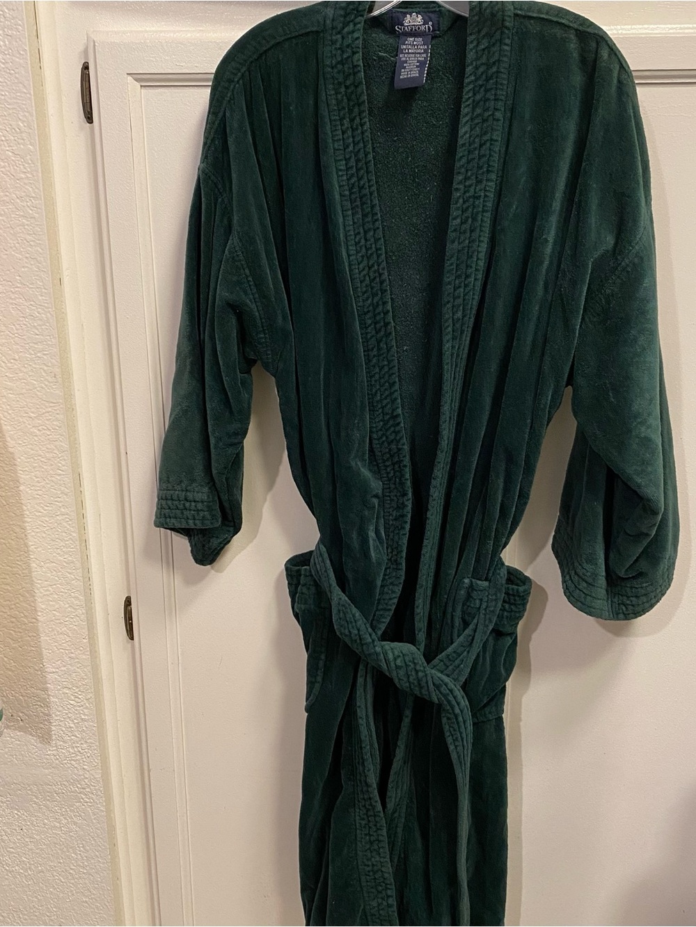 Stafford Men’s Green Velvet Robe - Picture 2 of 7